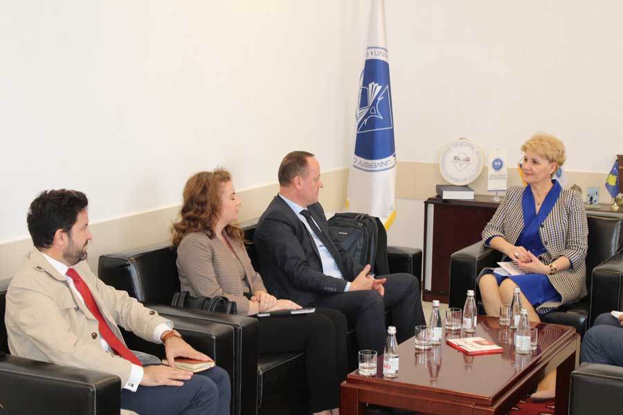 On 30 October 2023, the project team met with the newly appointed Rector of University ‘Isa Boletini’ in Mitrovica (UIBM), Ms. Merita Shala and congratulated her on the new role.